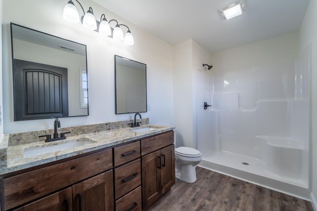 567 Middle Creek Way, Berea, KY 40403