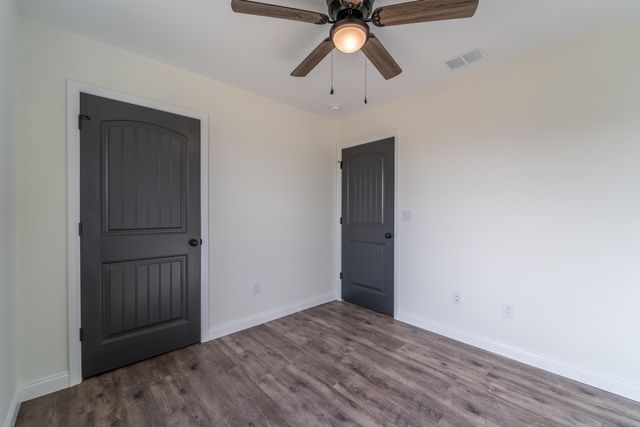 567 Middle Creek Way, Berea, KY 40403