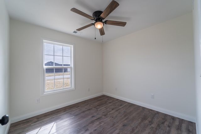 567 Middle Creek Way, Berea, KY 40403