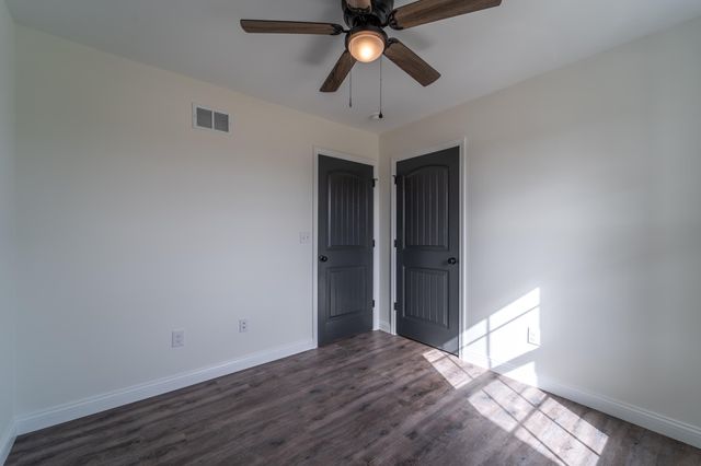 567 Middle Creek Way, Berea, KY 40403