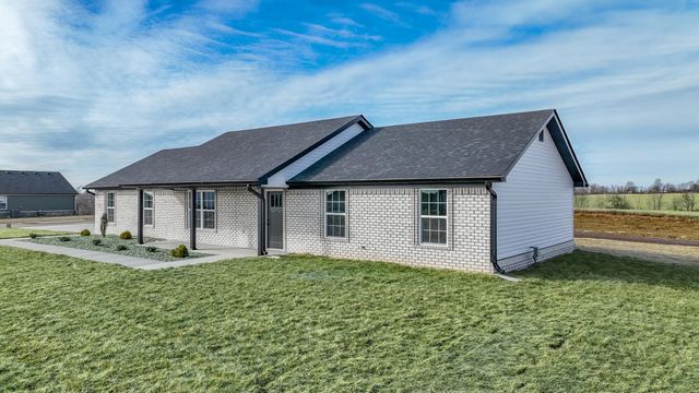 567 Middle Creek Way, Berea, KY 40403