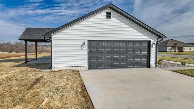 567 Middle Creek Way, Berea, KY 40403