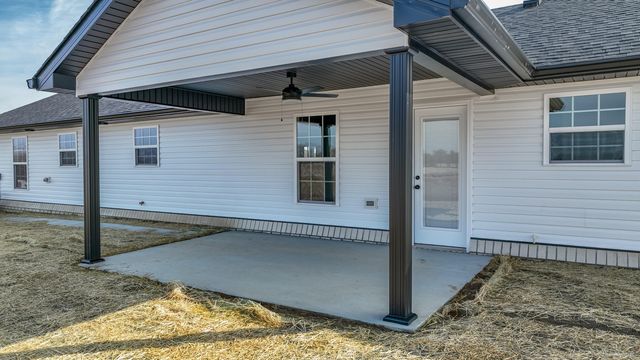 567 Middle Creek Way, Berea, KY 40403