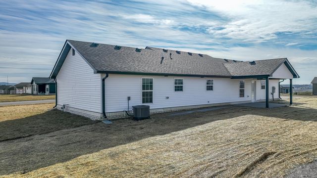 567 Middle Creek Way, Berea, KY 40403