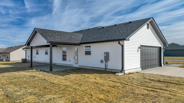 567 Middle Creek Way, Berea, KY 40403