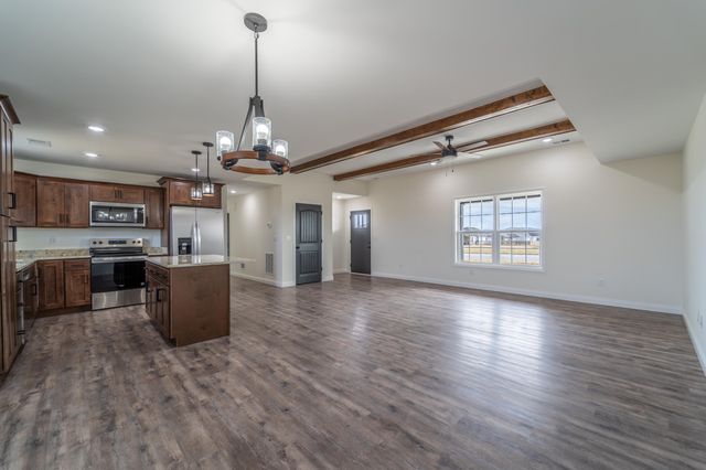 567 Middle Creek Way, Berea, KY 40403