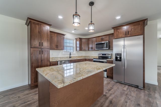 567 Middle Creek Way, Berea, KY 40403