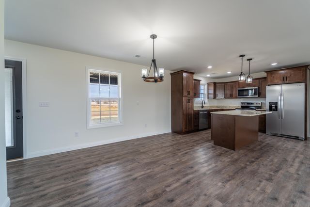 567 Middle Creek Way, Berea, KY 40403