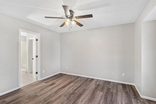 5028 Cherrywood Drive, West Des Moines, IA 50265