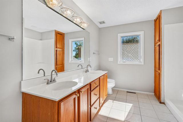 5028 Cherrywood Drive, West Des Moines, IA 50265