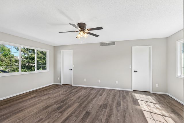 5028 Cherrywood Drive, West Des Moines, IA 50265