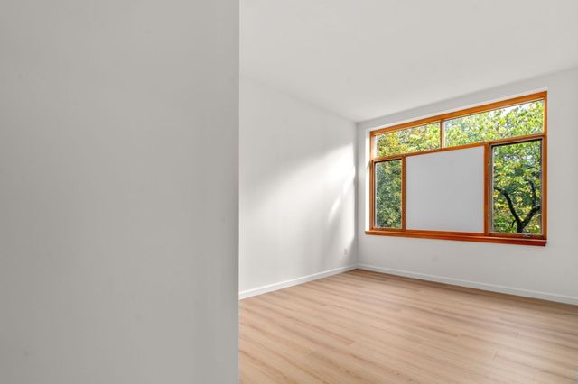 100 Keyes Rd 304, Concord, MA 01742