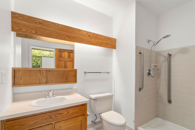 100 Keyes Rd 304, Concord, MA 01742
