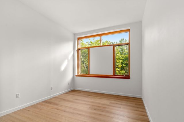 100 Keyes Rd 304, Concord, MA 01742