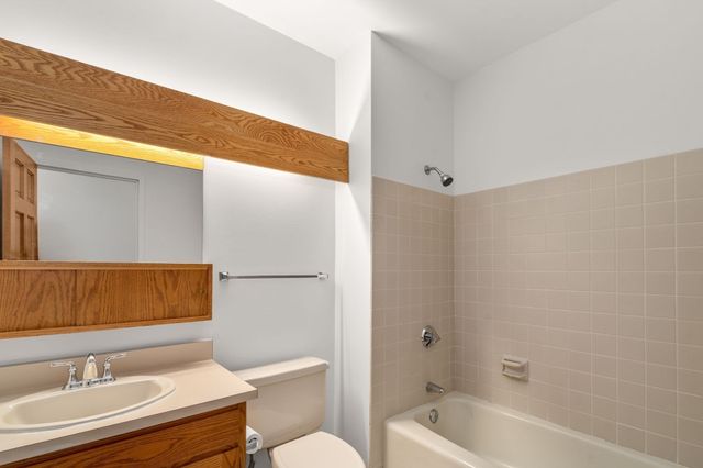 100 Keyes Rd 304, Concord, MA 01742