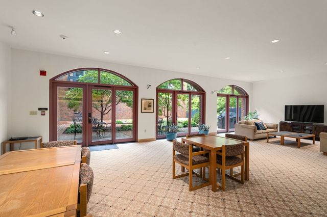 100 Keyes Rd 304, Concord, MA 01742