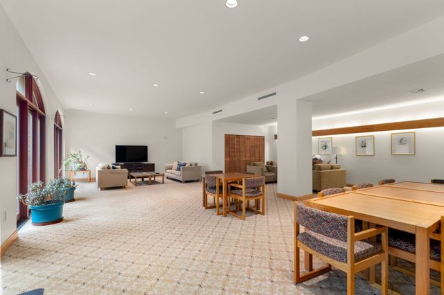 100 Keyes Rd 304, Concord, MA 01742