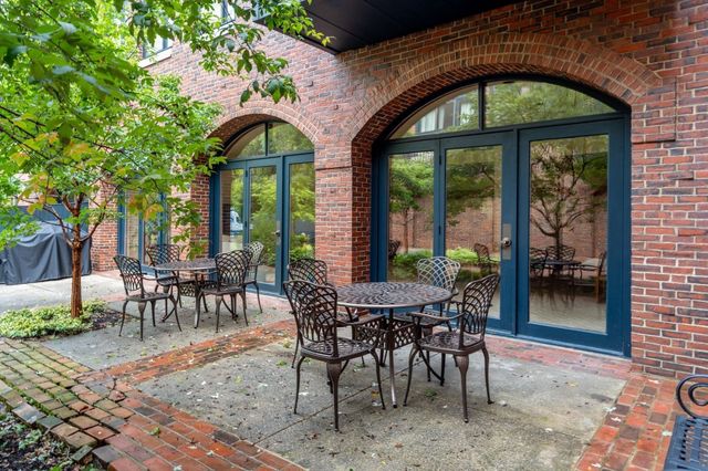 100 Keyes Rd 304, Concord, MA 01742