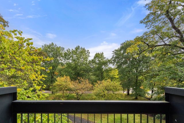 100 Keyes Rd 304, Concord, MA 01742