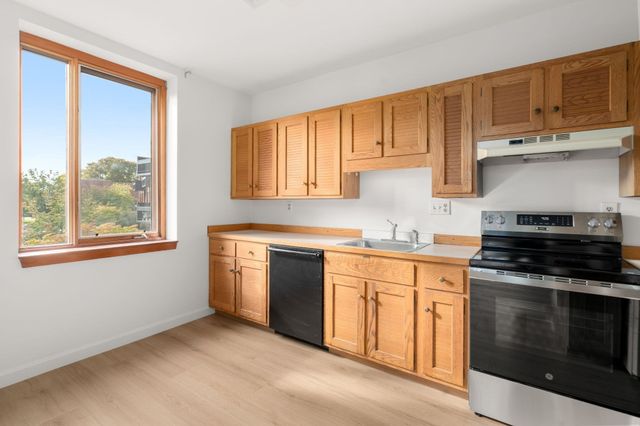 100 Keyes Rd 304, Concord, MA 01742