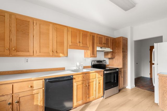 100 Keyes Rd 304, Concord, MA 01742