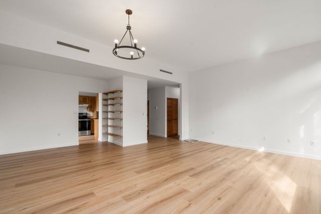 100 Keyes Rd 304, Concord, MA 01742