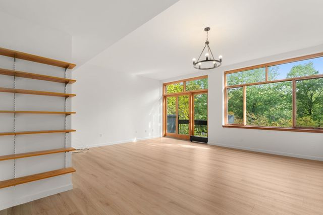 100 Keyes Rd 304, Concord, MA 01742