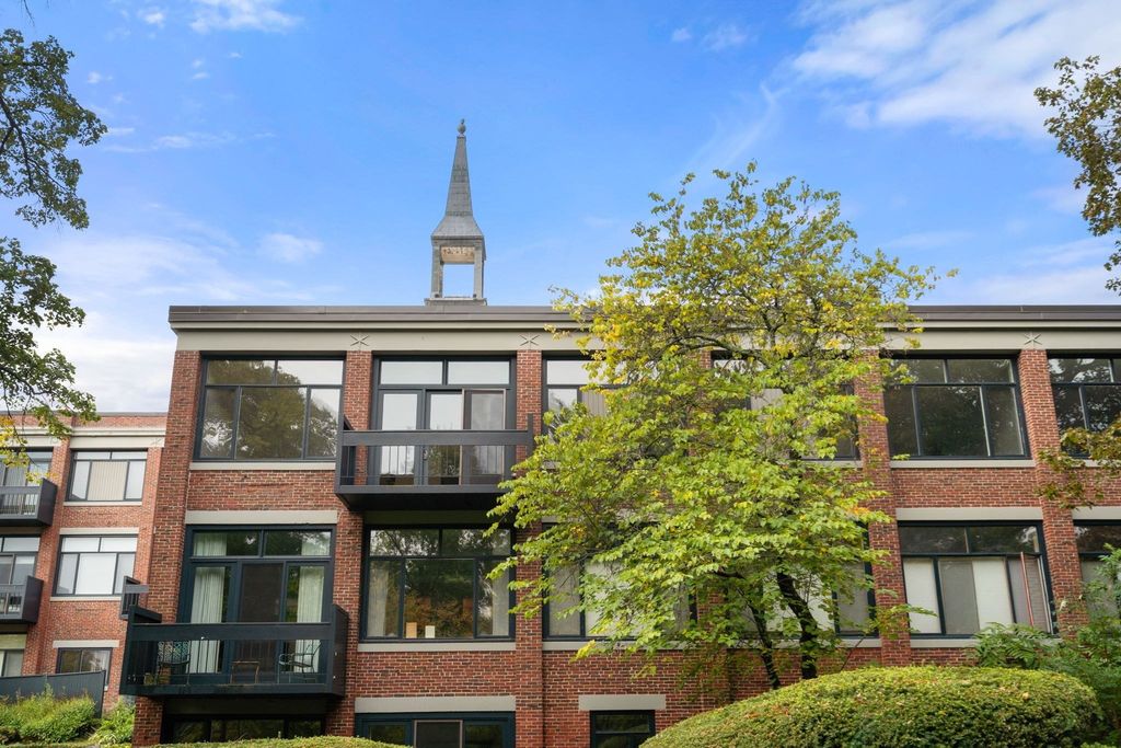 100 Keyes Rd 304, Concord, MA 01742