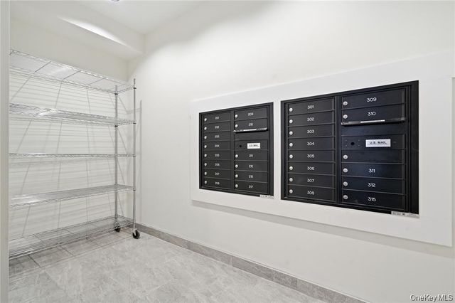 180 Deer Park Avenue 207, Babylon, NY 11702