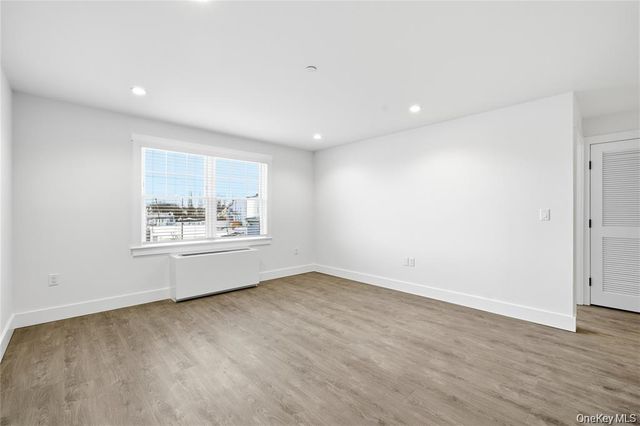 180 Deer Park Avenue 207, Babylon, NY 11702