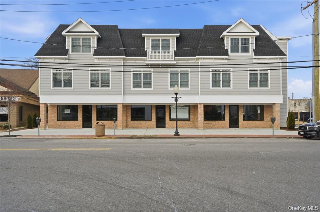 180 Deer Park Avenue 207, Babylon, NY 11702