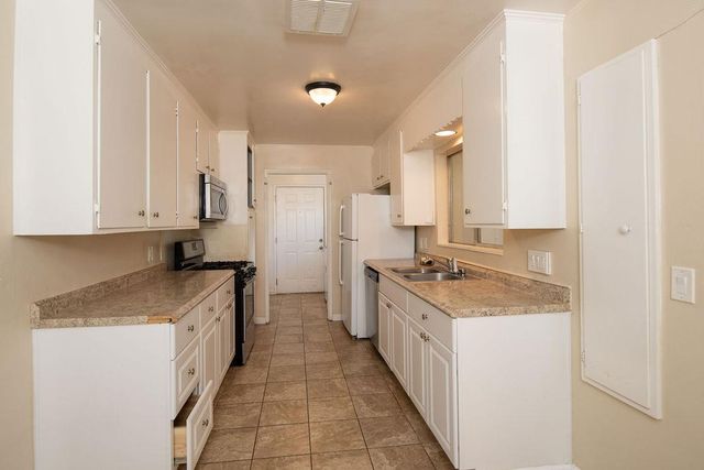 1121 Brookside Rd, Stockton, CA 95207