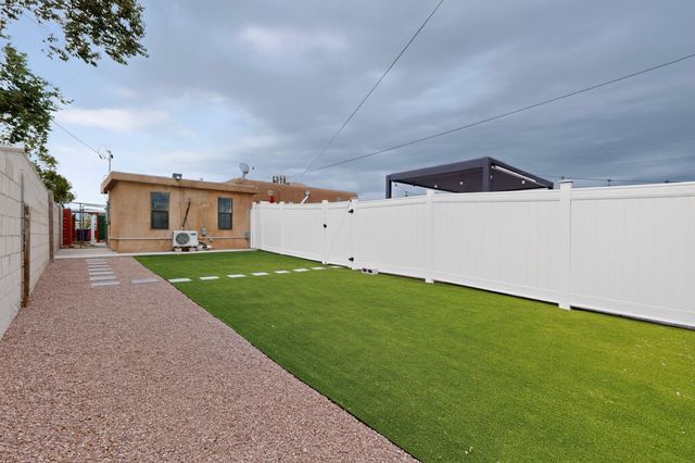615 Quincy Street NE A & B, Albuquerque, NM 87110