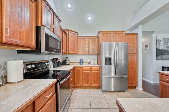 5685 S Fox Hollow Avenue, Springfield, MO 65810