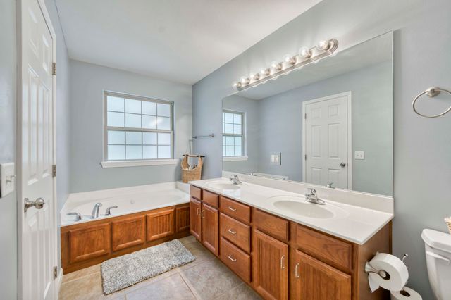 5685 S Fox Hollow Avenue, Springfield, MO 65810