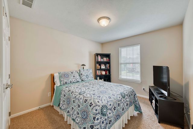 5685 S Fox Hollow Avenue, Springfield, MO 65810