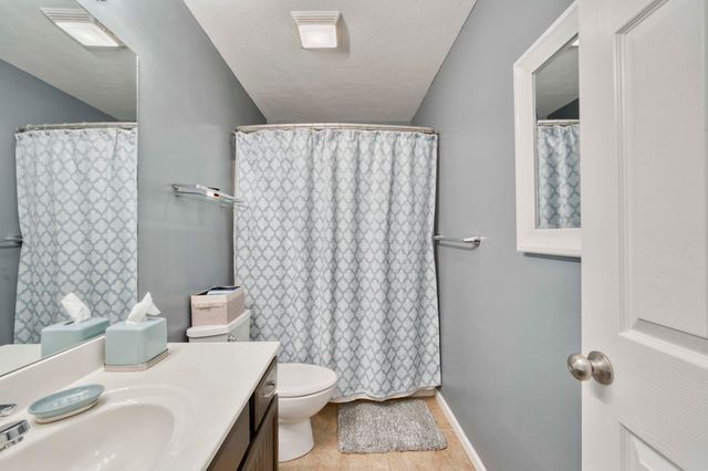 5685 S Fox Hollow Avenue, Springfield, MO 65810