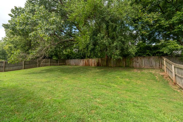 5685 S Fox Hollow Avenue, Springfield, MO 65810