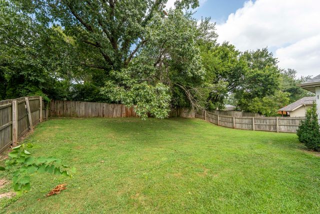 5685 S Fox Hollow Avenue, Springfield, MO 65810