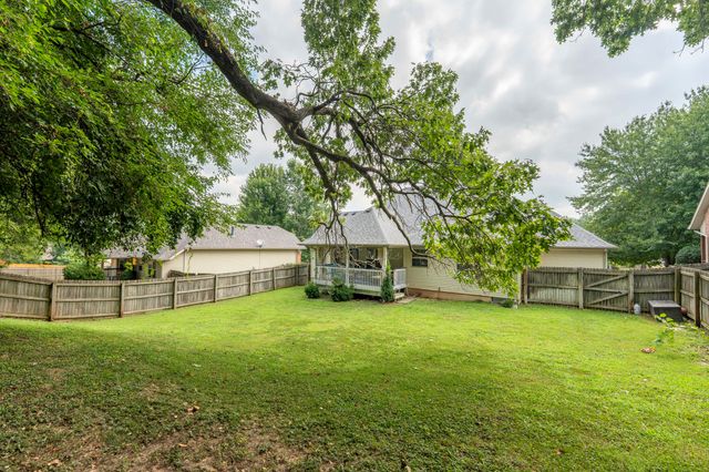 5685 S Fox Hollow Avenue, Springfield, MO 65810