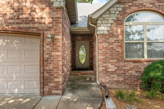 5685 S Fox Hollow Avenue, Springfield, MO 65810