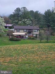 49 HOPE ACRES DRIVE, Berkeley Springs, WV 25411