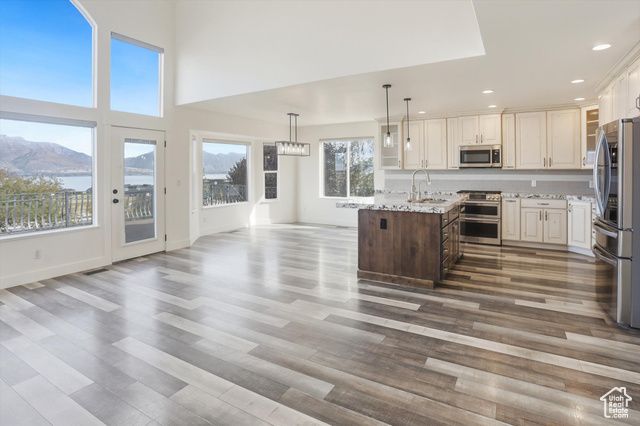 2262 S MAVERICK RD, Saratoga Springs, UT 84045