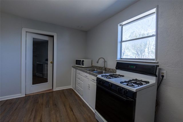 2304 Thrasher LN A, Austin, TX 78741