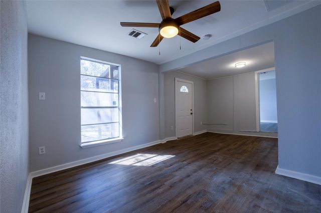 2304 Thrasher LN A, Austin, TX 78741