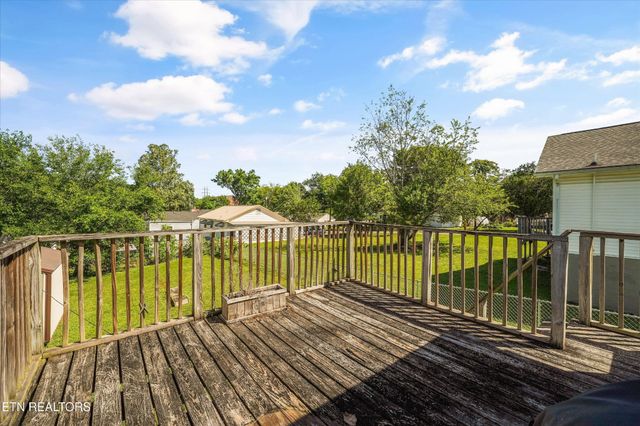 1735 Nickerson Ave, Knoxville, TN 37917