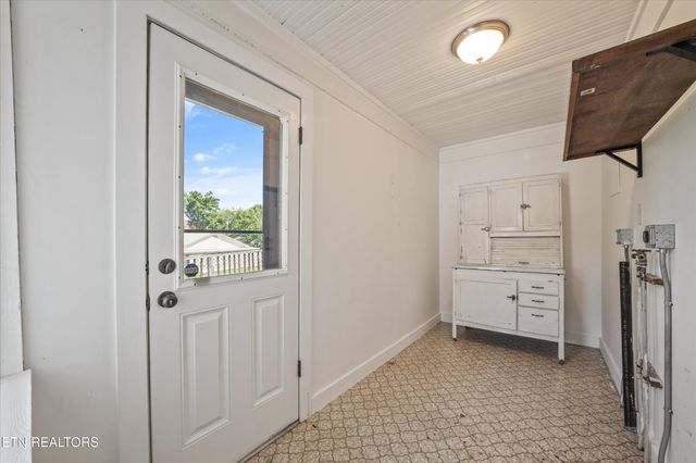 1735 Nickerson Ave, Knoxville, TN 37917