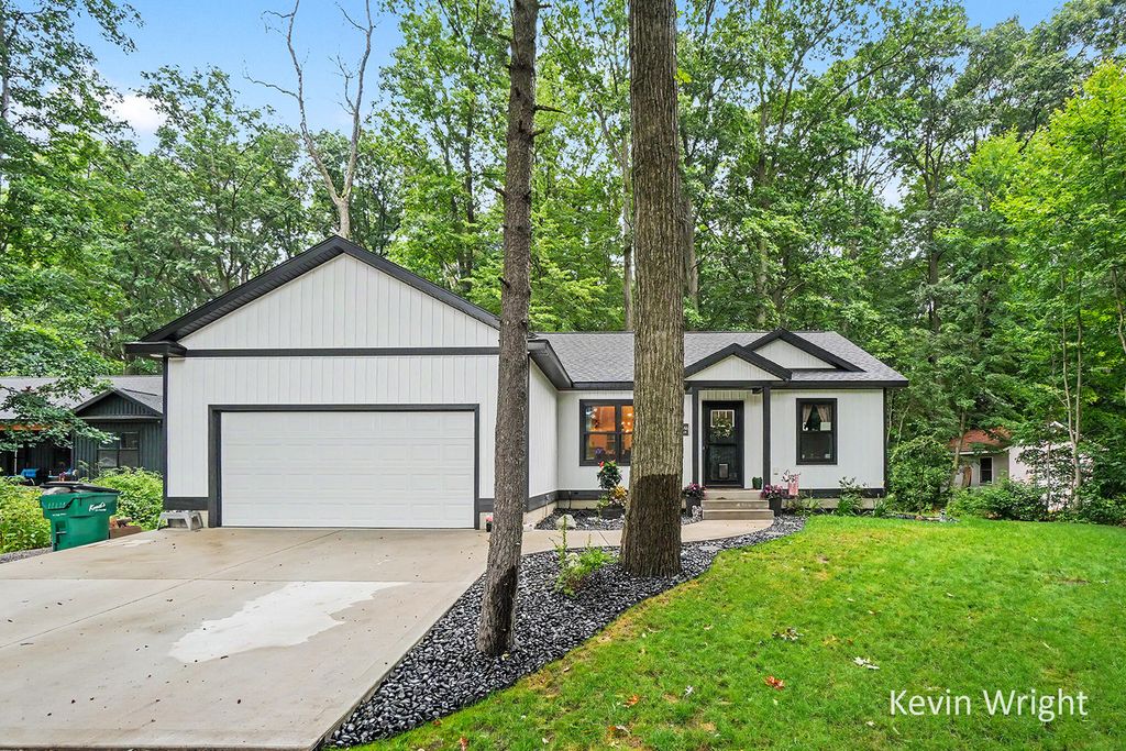 2848 Farr Road, Fruitport Twp, MI 49415