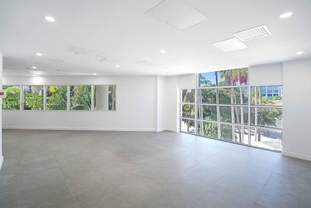 1621 Bay Rd PH1, Miami Beach, FL 33139