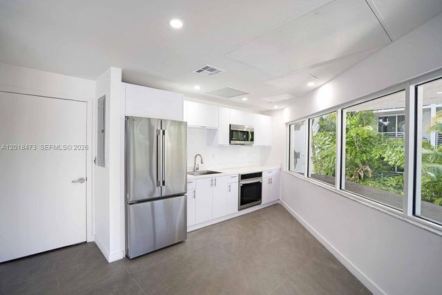 1621 Bay Rd PH1, Miami Beach, FL 33139